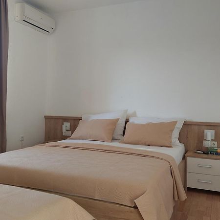 Royal Apartments Neum Esterno foto