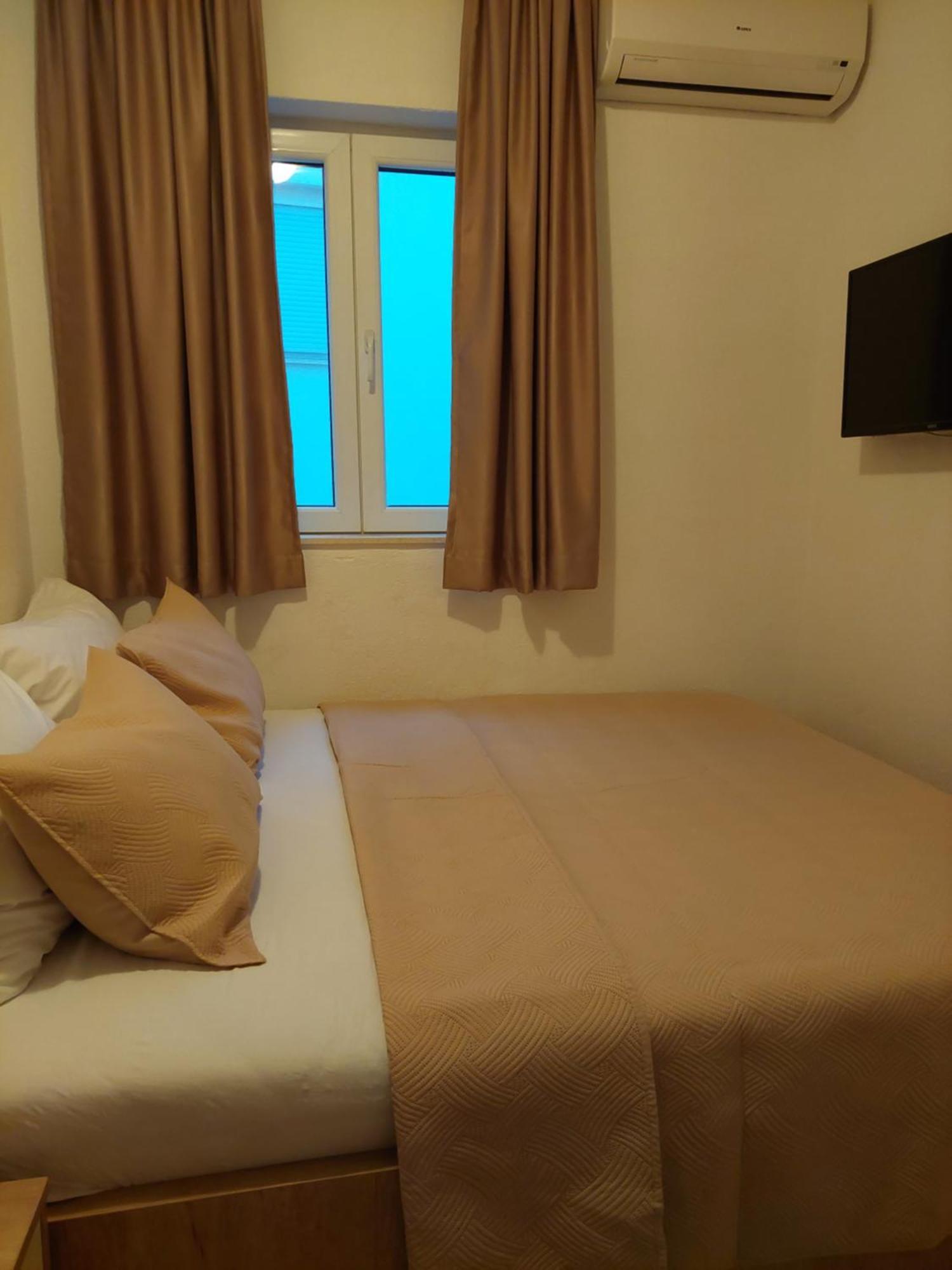 Royal Apartments Neum Esterno foto