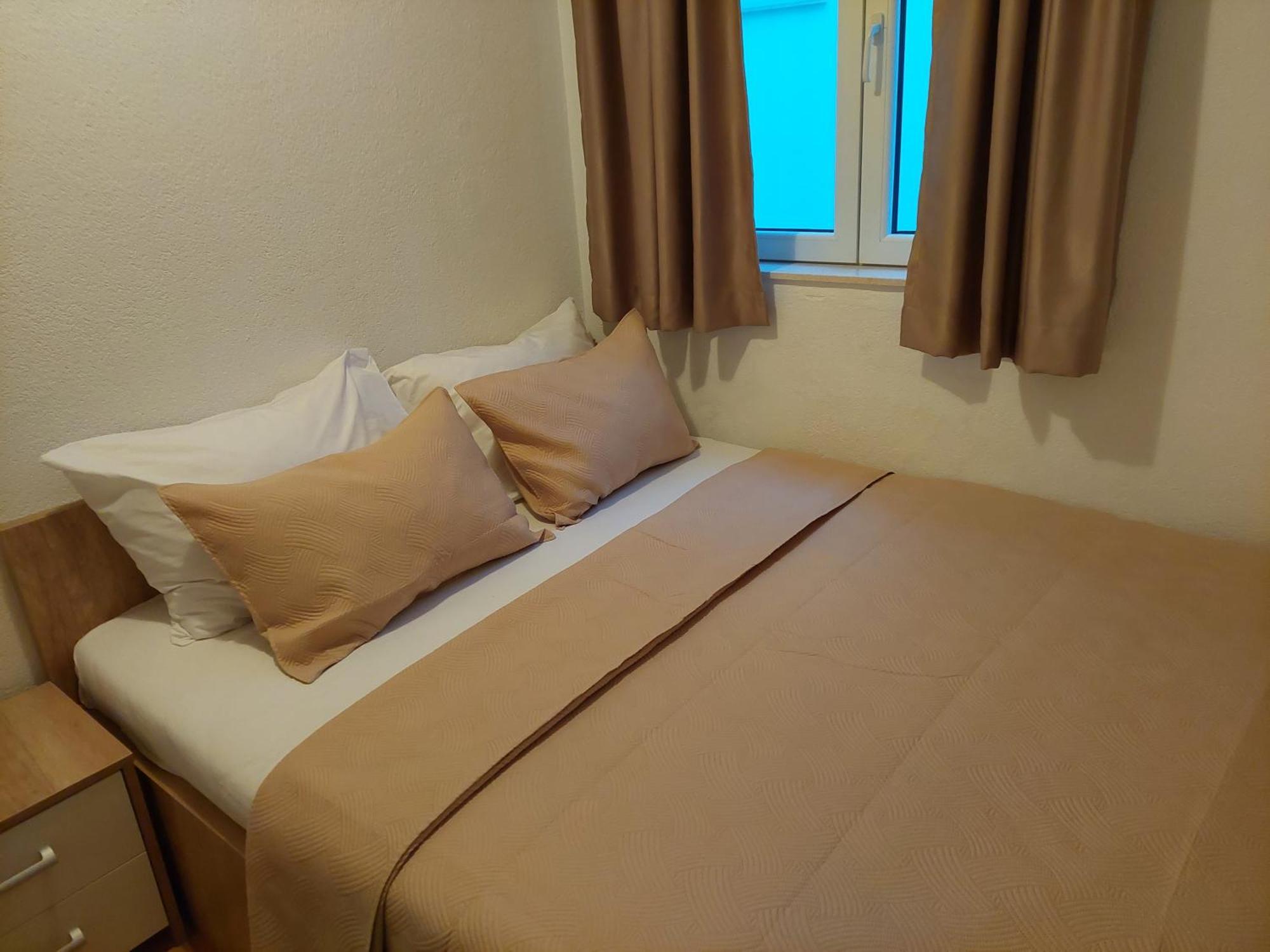 Royal Apartments Neum Esterno foto