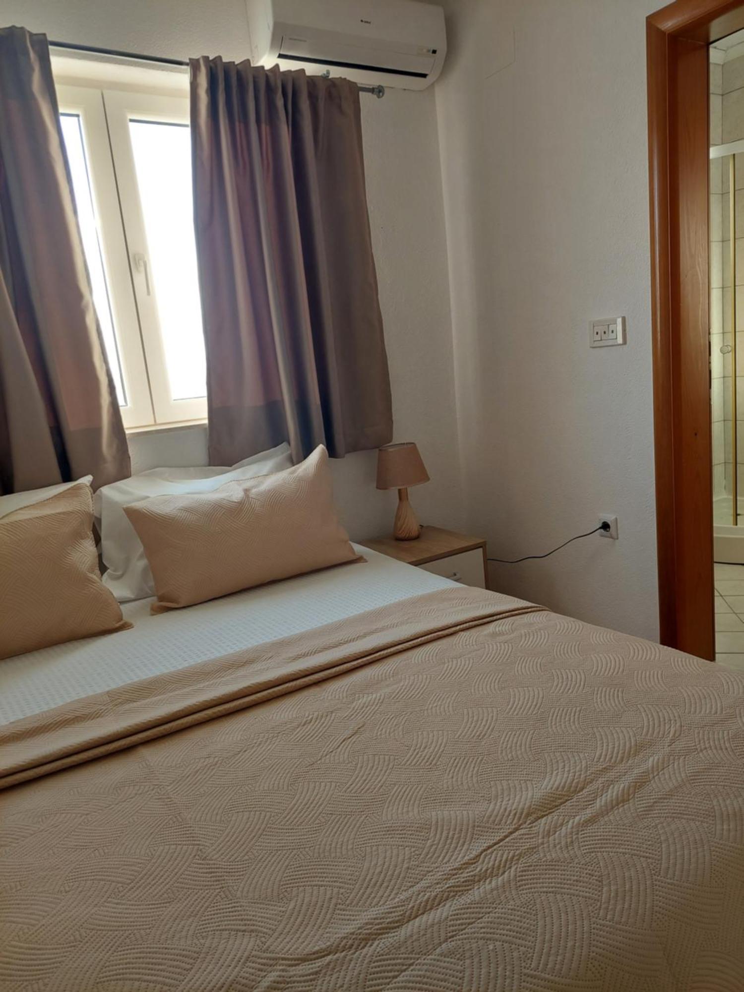 Royal Apartments Neum Esterno foto