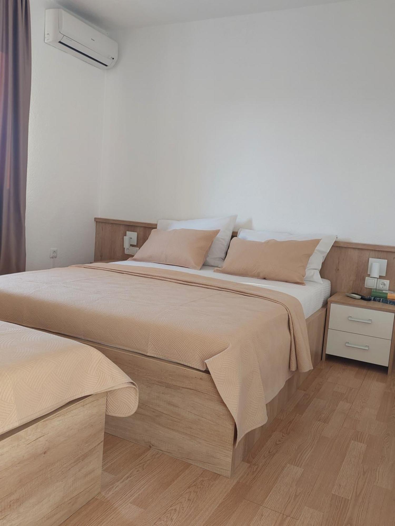 Royal Apartments Neum Esterno foto