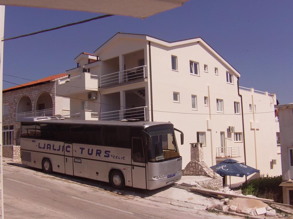 Royal Apartments Neum Esterno foto